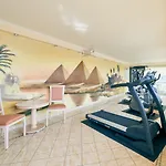 Hollywood Media Am Kurfuerstendamm 4*
