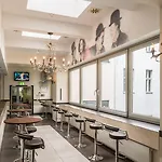 Hollywood Media Am Kurfuerstendamm 4* Berlin