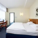 Hollywood Media Am Kurfuerstendamm 4*