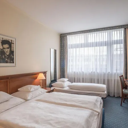 Hollywood Media Am Kurfürstendamm Hotel 4*