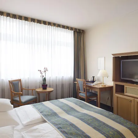 Hollywood Media Am Kurfuerstendamm 4*