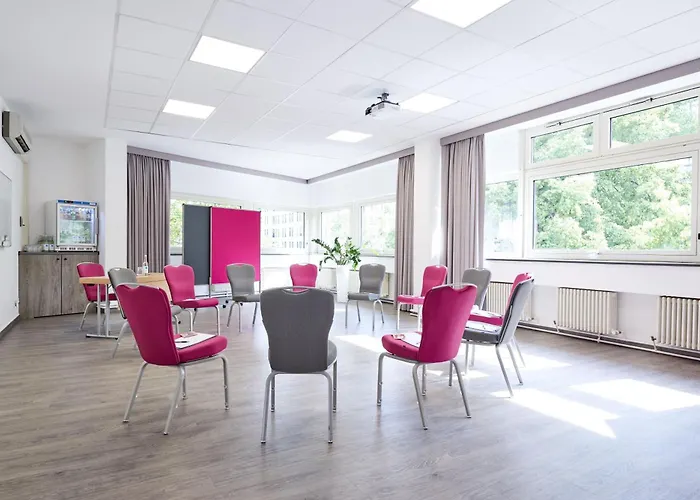 Hollywood Media Am Kurfuerstendamm 4*