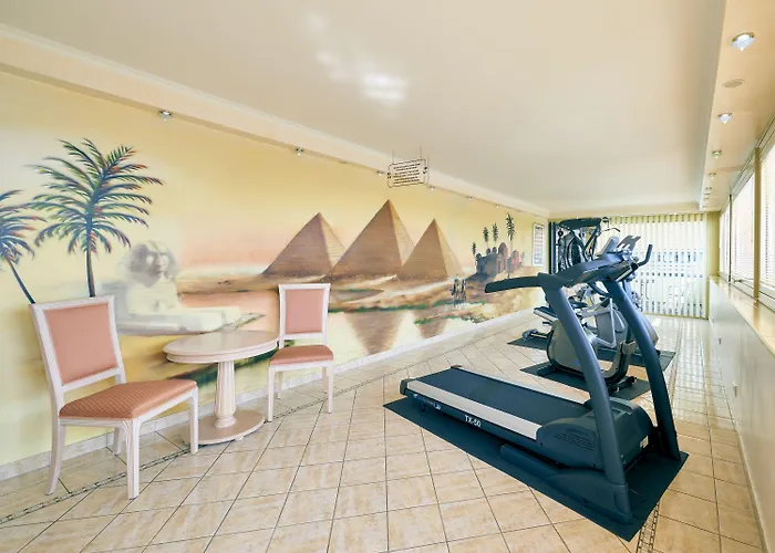 Hollywood Media Am Kurfürstendamm 4*