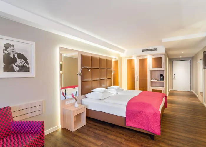 Hollywood Media Am Kurfürstendamm Hotel 4*