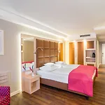 Hollywood Media Am Kurfuerstendamm Hotel 4*