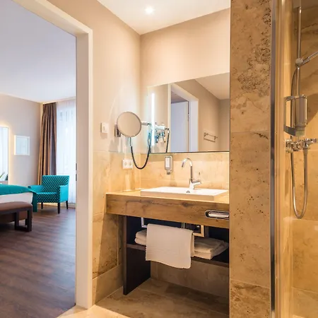 헐리우드 미디어 암 쿠르퓌르스텐담 4*