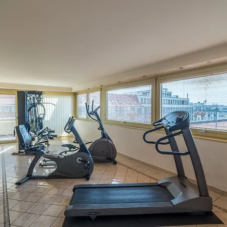 헐리우드 미디어 암 쿠르퓌르스텐담 4*