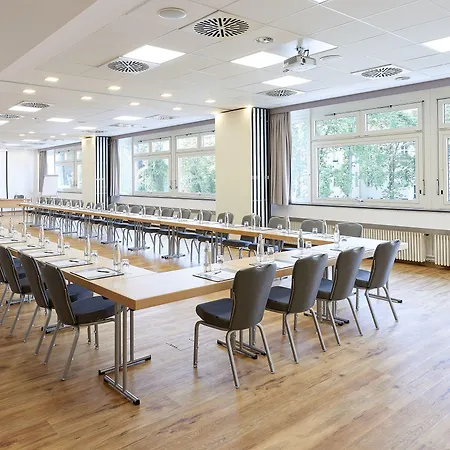 헐리우드 미디어 암 쿠르퓌르스텐담 호텔 4*