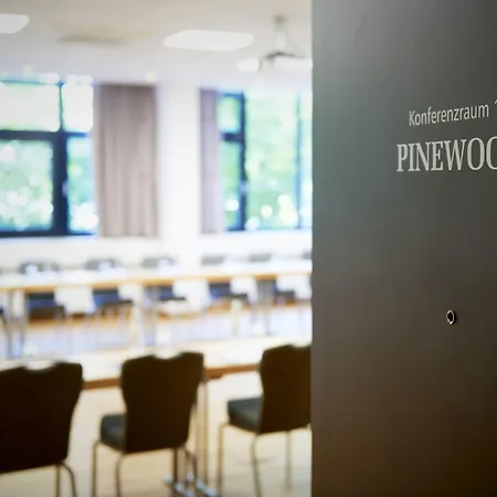 호텔 헐리우드 미디어 암 쿠르퓌르스텐담 4*