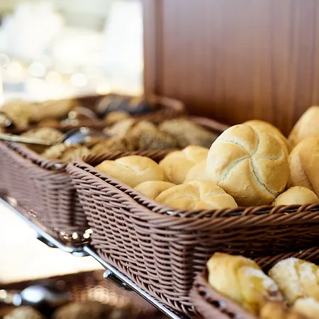 헐리우드 미디어 암 쿠르퓌르스텐담 호텔 4*