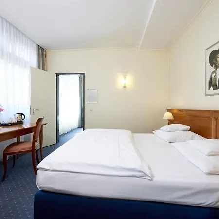 헐리우드 미디어 암 쿠르퓌르스텐담 4*