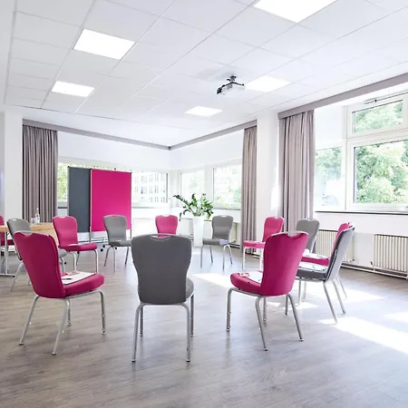 Hollywood Media Am Kurfuerstendamm 4*