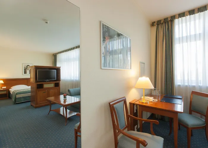 Hollywood Media Am Kurfürstendamm Hotel 4*