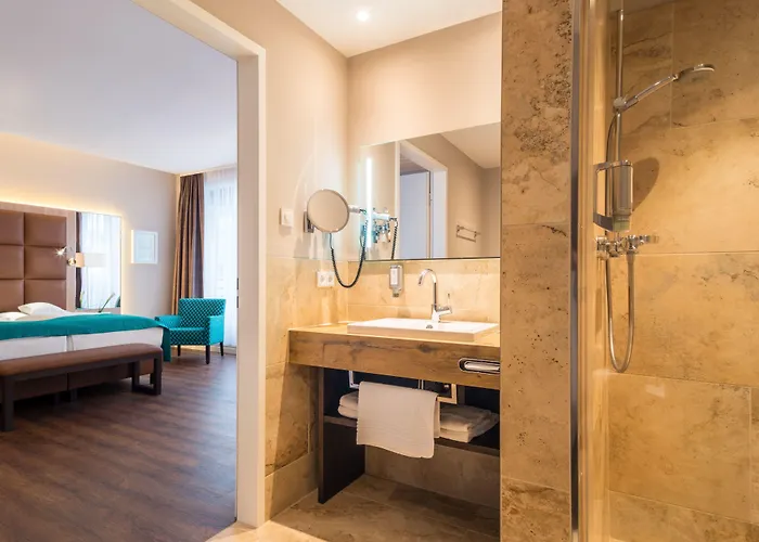 هوليوود ميديا أم كورفورستيندام 4*