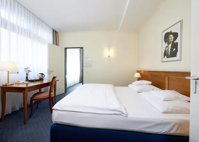 Hollywood Media Am Kurfuerstendamm 4*