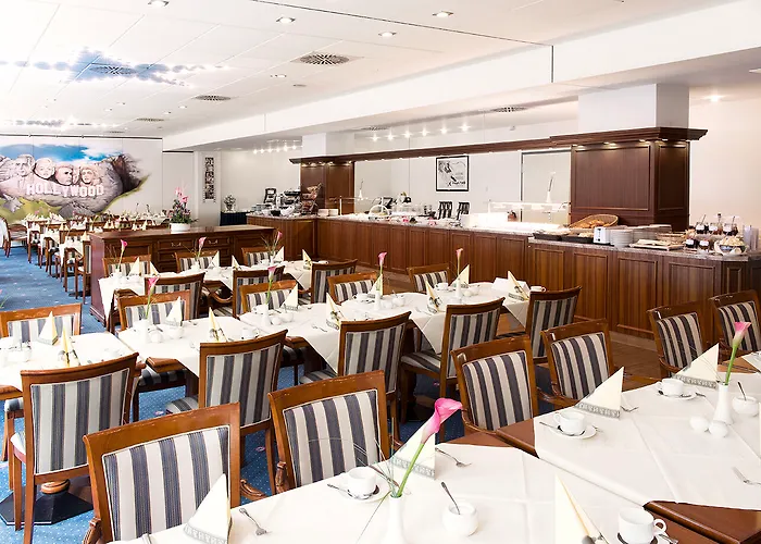 فندق هوليوود ميديا أم كورفورستيندام