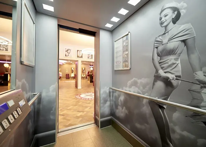 Hollywood Media Am Kurfuerstendamm Szálloda